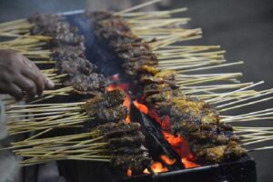 Makanan Khas Madura: Eksplorasi 10 Kuliner yang Menggugah Selera - Sate Madura